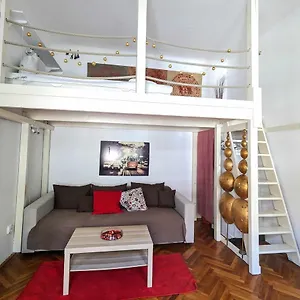 Gallery Flat In Party District Appartamento Budapest